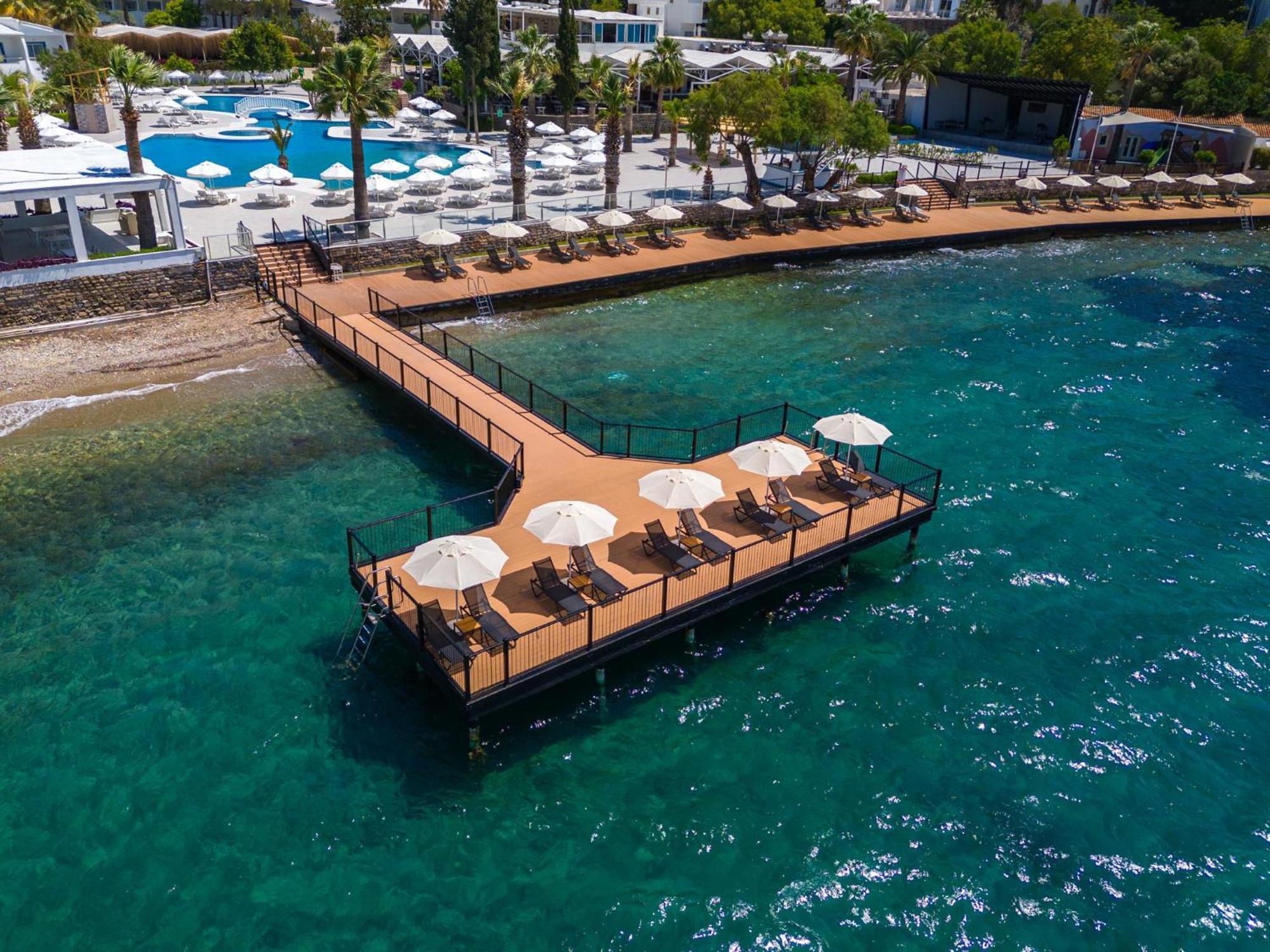 Labranda TMT Bodrum Exterior foto Aerial view of the pier at the hotel